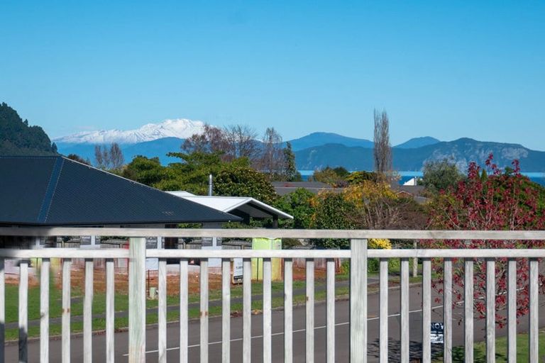 Photo of property in 136 Lisland Drive, Kinloch, Taupo, 3377