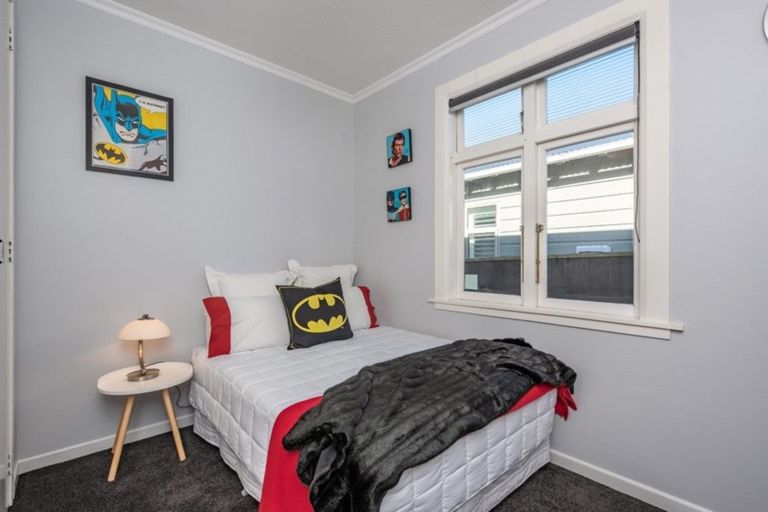 Photo of property in 19 Palm Avenue, Lyall Bay, Wellington, 6022