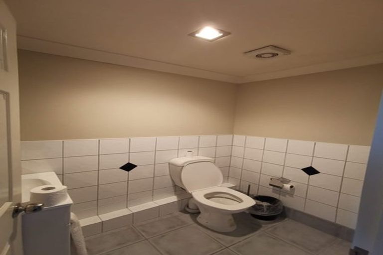 Photo of property in 46 Waimanu Bay Drive, Te Atatu Peninsula, Auckland, 0610