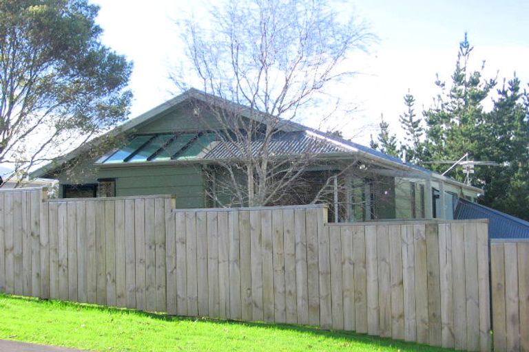 Photo of property in 62 Anich Road, Massey, Auckland, 0614