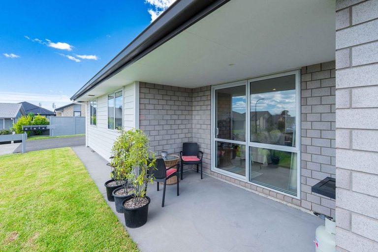 Photo of property in 32 Richardson Road, Omokoroa, 3114