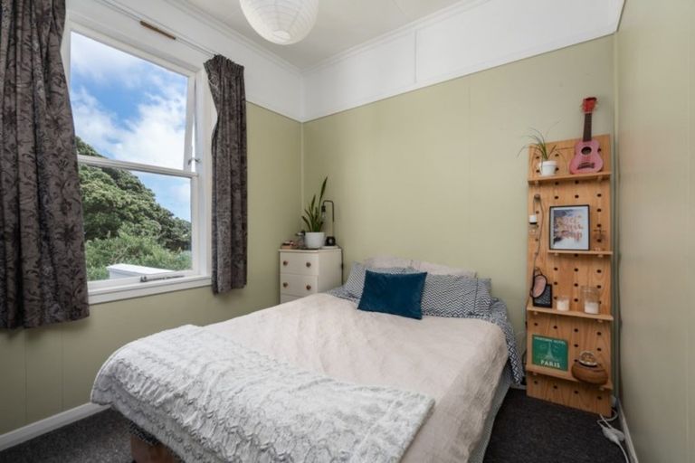 Photo of property in 16 Glendavar Street, Berhampore, Wellington, 6023