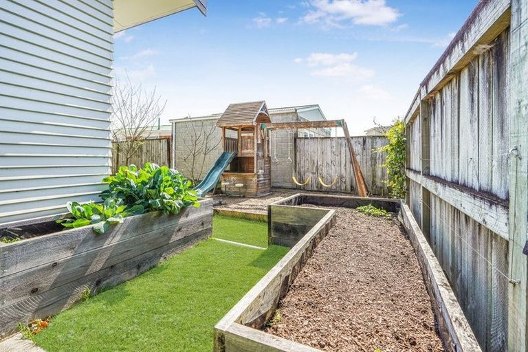 Photo of property in 18 Mcnicol Street, Fairfield, Hamilton, 3214