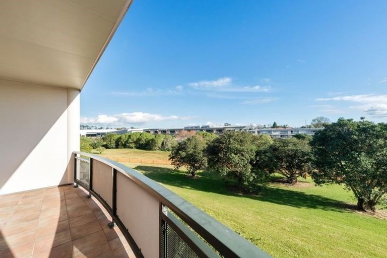 Photo of property in 7/372 Rosedale Road, Rosedale, Auckland, 0632