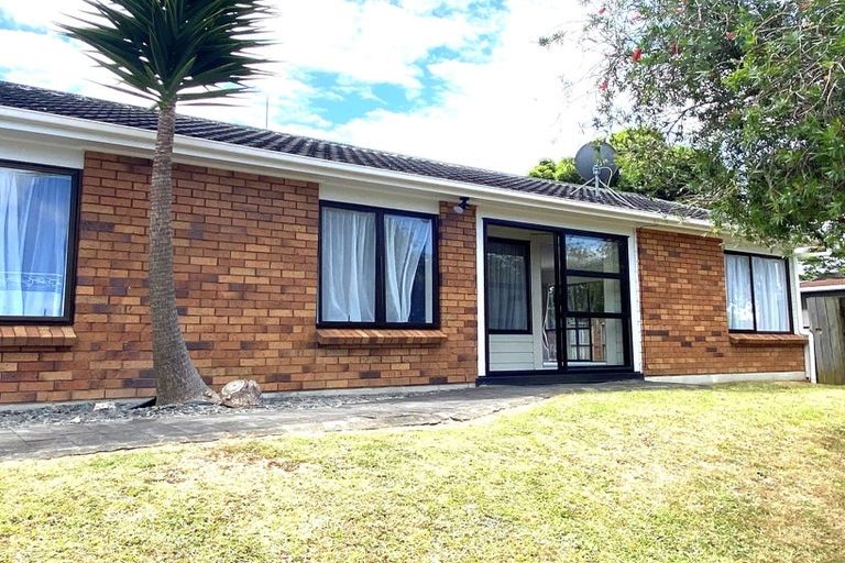 Photo of property in 1/15 Kurnell Drive, Botany Downs, Auckland, 2010