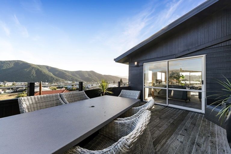 Photo of property in 9 Matai Place, Waikawa, Picton, 7220