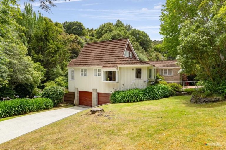 Photo of property in 1 Fendalton Crescent, Pinehaven, Upper Hutt, 5019