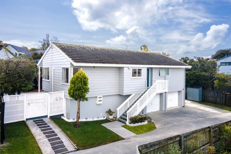 Photo of property in 2/134 Bradbury Road, Botany Downs, Auckland, 2010