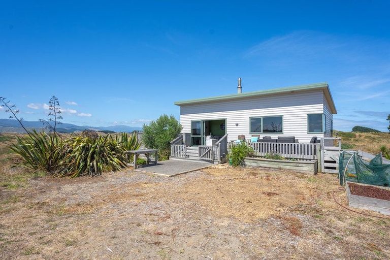 Photo of property in 17 Henham Lane, Waikawa Beach, Levin, 5573