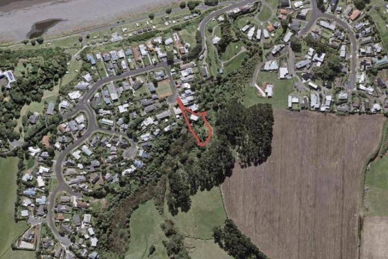 Photo of property in 15 Linda Street, Oakura, 4314