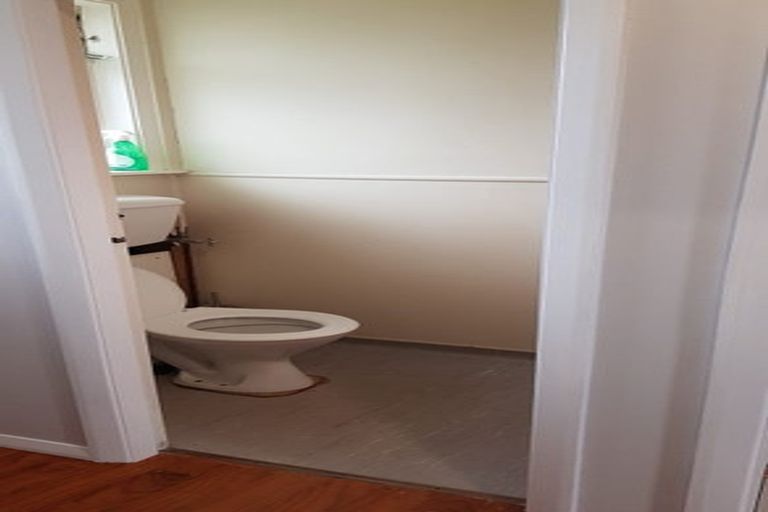 Photo of property in 20-22 Sievers Grove, Cannons Creek, Porirua, 5024