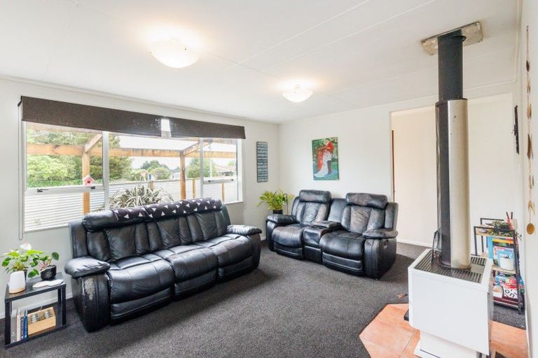 Photo of property in 24 Kowhai Street, Tokomaru, Palmerston North, 4474