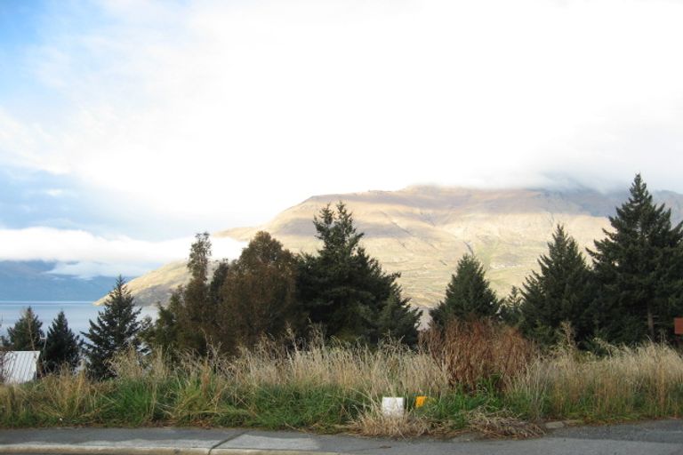 Photo of property in 10 Thorn Crescent, Fernhill, Queenstown, 9300