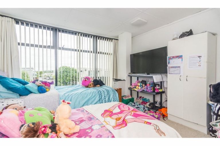Photo of property in 10/80 Bruce Mclaren Road, Henderson, Auckland, 0612