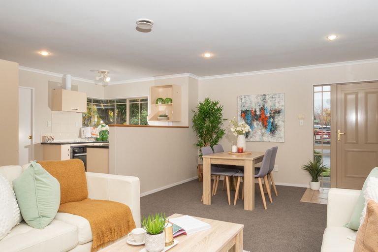 Photo of property in 7 Hibernian Drive, Ranui, Auckland, 0612