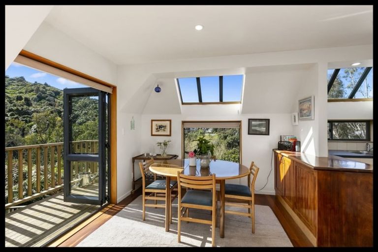 Photo of property in 32 Silverstream Road, Crofton Downs, Wellington, 6035