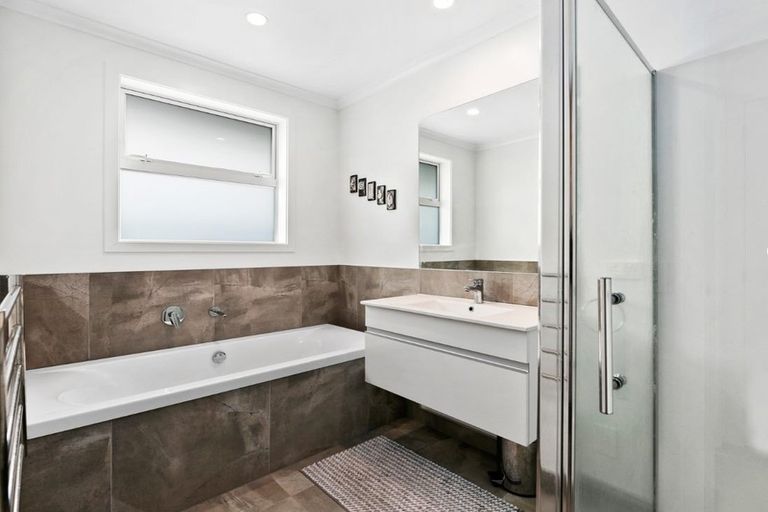 Photo of property in 22 Ballintoy Park Drive, Welcome Bay, Tauranga, 3175