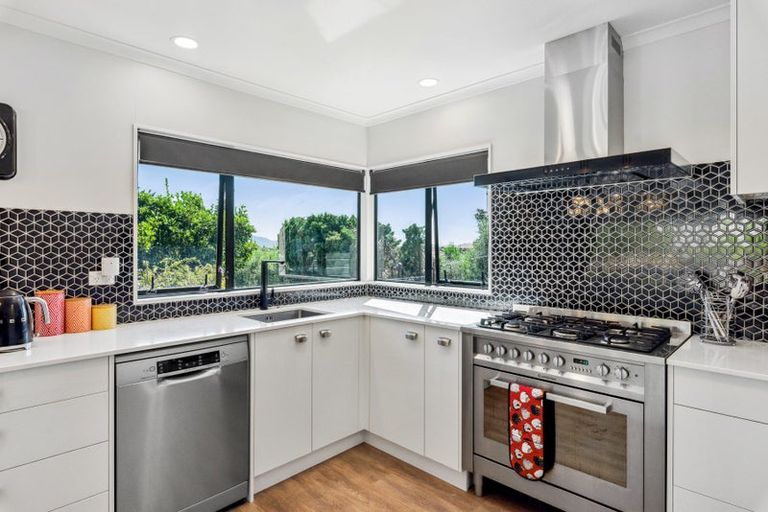 Photo of property in 41 Quadrant Heights, Paraparaumu, 5032