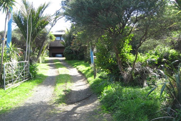 Photo of property in 40 Tasman View Road, Te Henga / Bethells Beach, Henderson, 0781