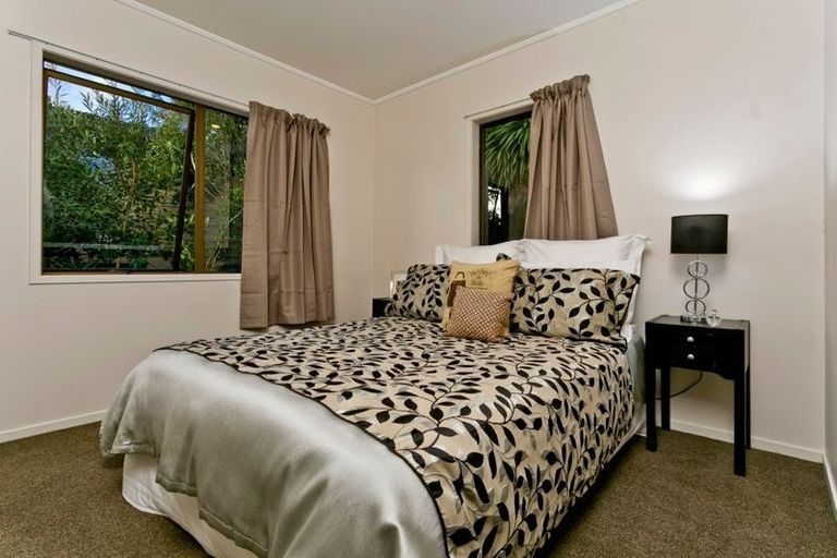 Photo of property in 81 Oaktree Avenue, Browns Bay, Auckland, 0630