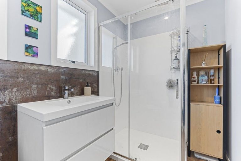 Photo of property in 6 Buckland Place, Spotswood, New Plymouth, 4310