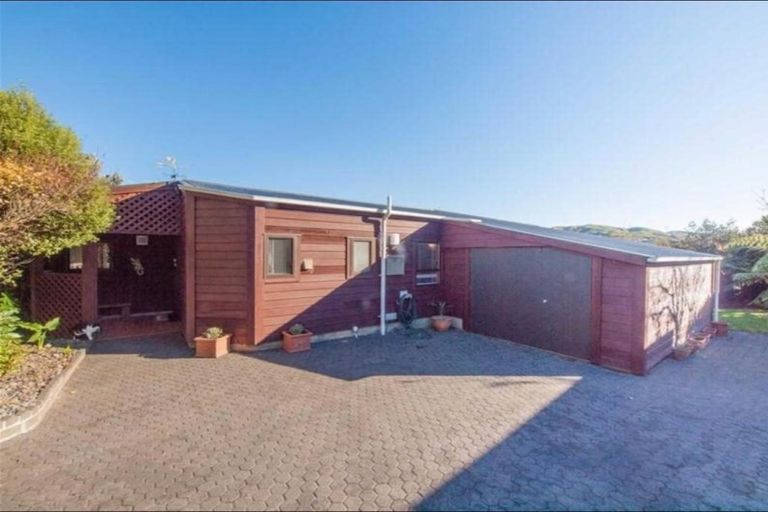 Photo of property in 8 Otonga Way, Churton Park, Wellington, 6037