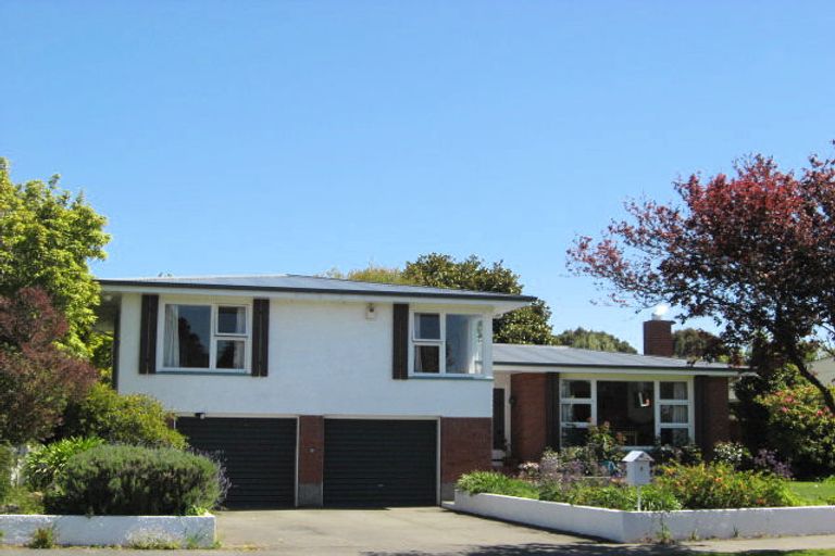 Photo of property in 7 Oakfield Street, Burnside, Christchurch, 8053