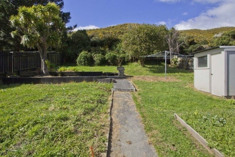 Photo of property in 200 Waddington Drive, Naenae, Lower Hutt, 5011