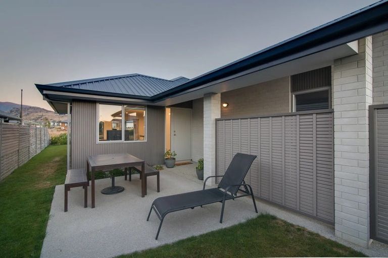 Photo of property in 4 Shipton Court, Lower Shotover, Queenstown, 9304