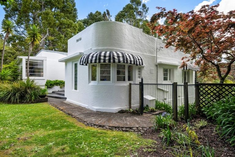 Photo of property in 21 Kopiko Road, Titirangi, Auckland, 0604