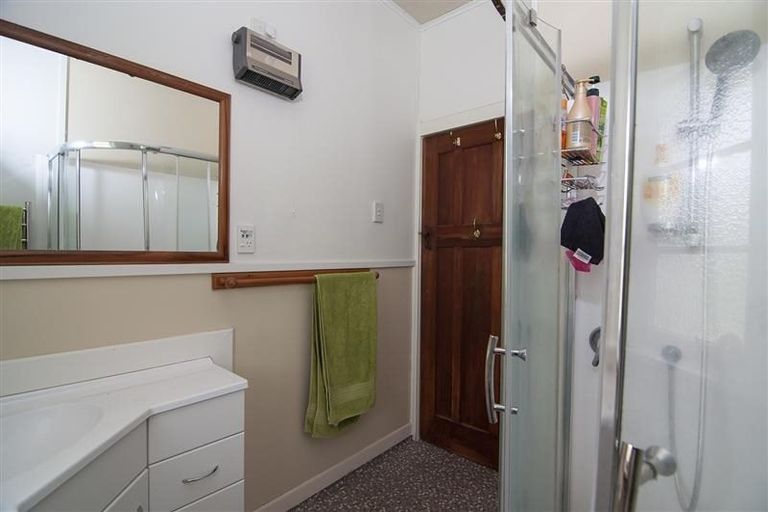 Photo of property in 16 Burrows Place, Frankton, Hamilton, 3204