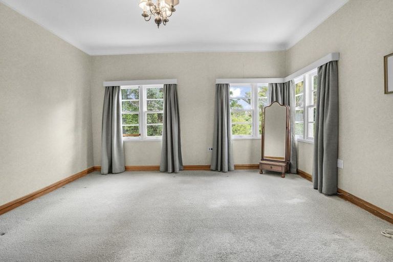 Photo of property in 85 Ludlam Crescent, Woburn, Lower Hutt, 5010