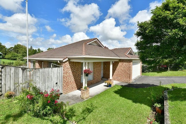 Photo of property in 31 Cabeleigh Drive, Helensville, 0800