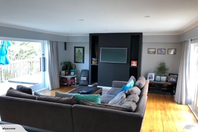 Photo of property in 66 Heathcote Road, Castor Bay, Auckland, 0620