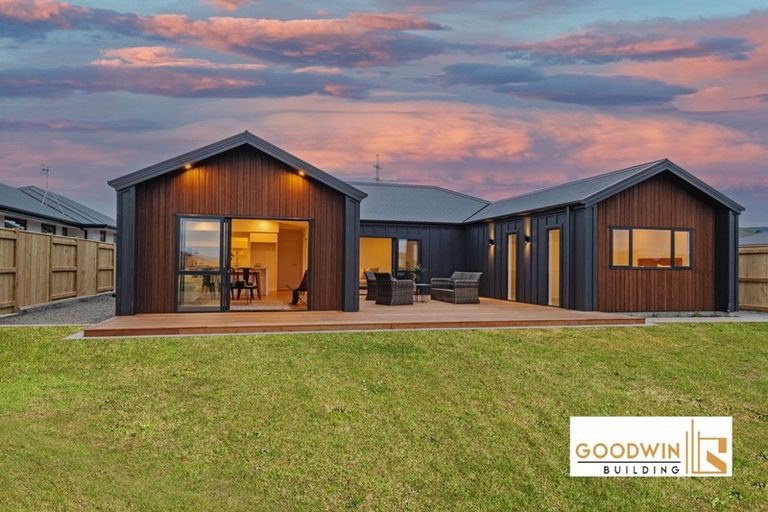 Photo of property in 45 Sardinia Grove, Fitzherbert, Palmerston North, 4410