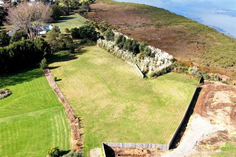 Photo of property in 61 Athenree Road, Athenree, 3177