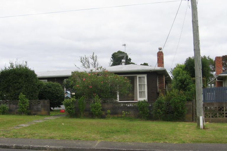 Photo of property in 18 Tiri Tiri Road, Birkdale, Auckland, 0626