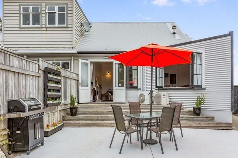 Photo of property in 4 Rodney Street, Northland, Wellington, 6012