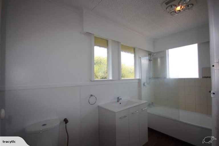 Photo of property in 6 Lee Road, Hannahs Bay, Rotorua, 3010