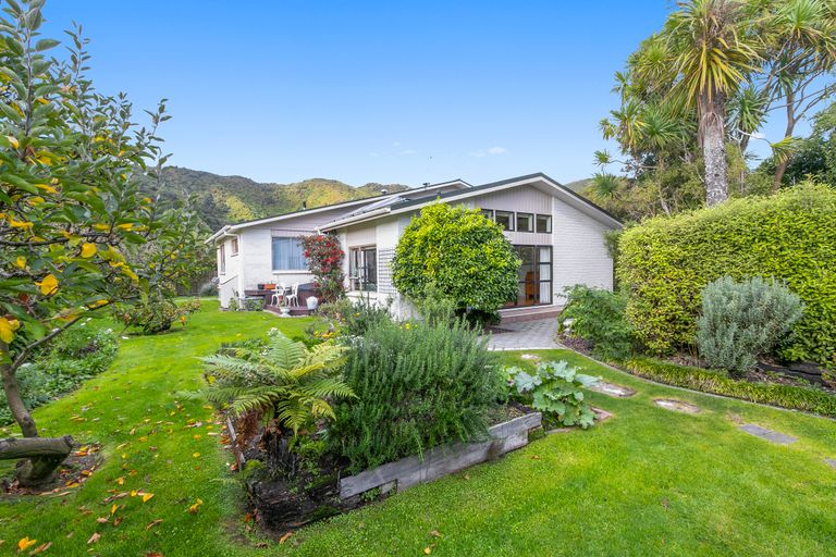 Photo of property in 13a Norton Park Avenue, Fairfield, Lower Hutt, 5011