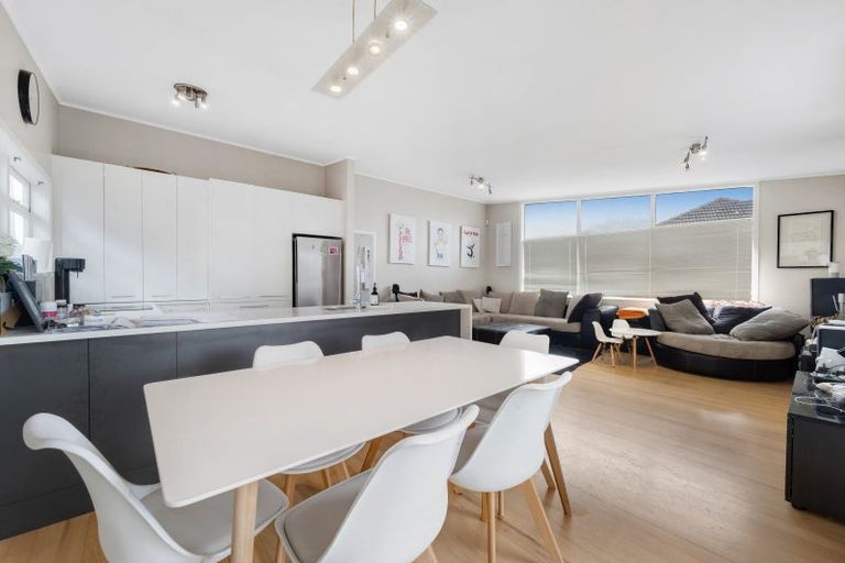 Photo of property in 11 Swan Crescent, Pakuranga, Auckland, 2010