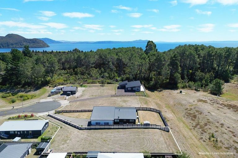 Photo of property in 12 Komahimahi Way, Motuoapa, 3382