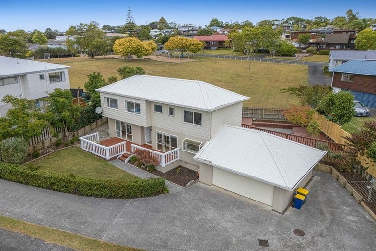 Photo of property in 2/39 Rifleman Rise, Unsworth Heights, Auckland, 0632