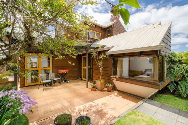 Photo of property in 9 Marina View Drive, West Harbour, Auckland, 0618