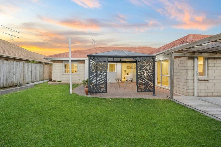 Photo of property in 8 William Woods Court, Flat Bush, Auckland, 2016