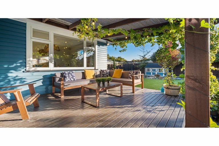 Photo of property in 24 Derrett Place, Saint Martins, Christchurch, 8022