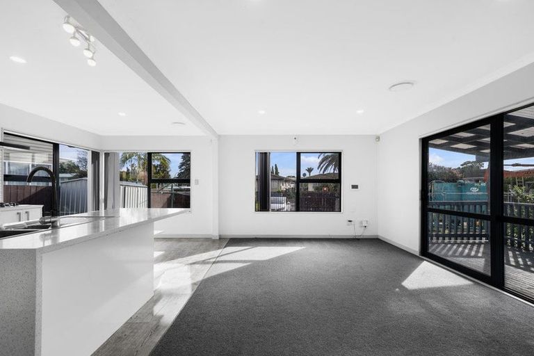 Photo of property in 43 Wickman Way, Mangere East, Auckland, 2024
