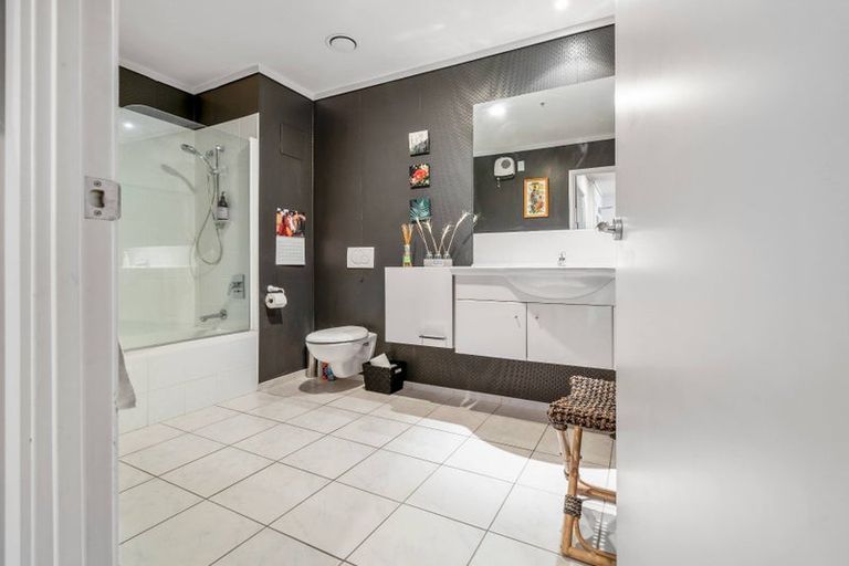 Photo of property in 12/72e Devonport Road, Tauranga, 3110