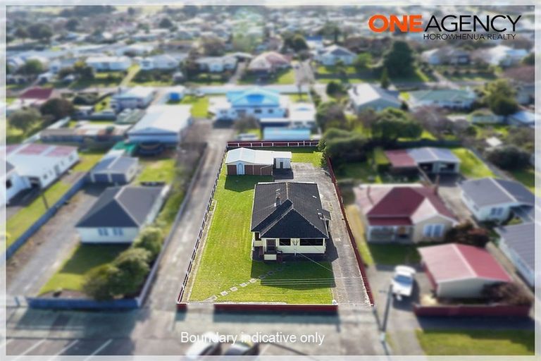 Photo of property in 17 Avenue Road, Foxton, 4814