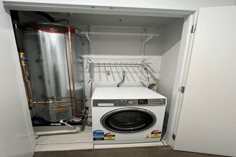 Photo of property in Pinnacle Apartments, E402/160 Victoria Street, Te Aro, Wellington, 6011